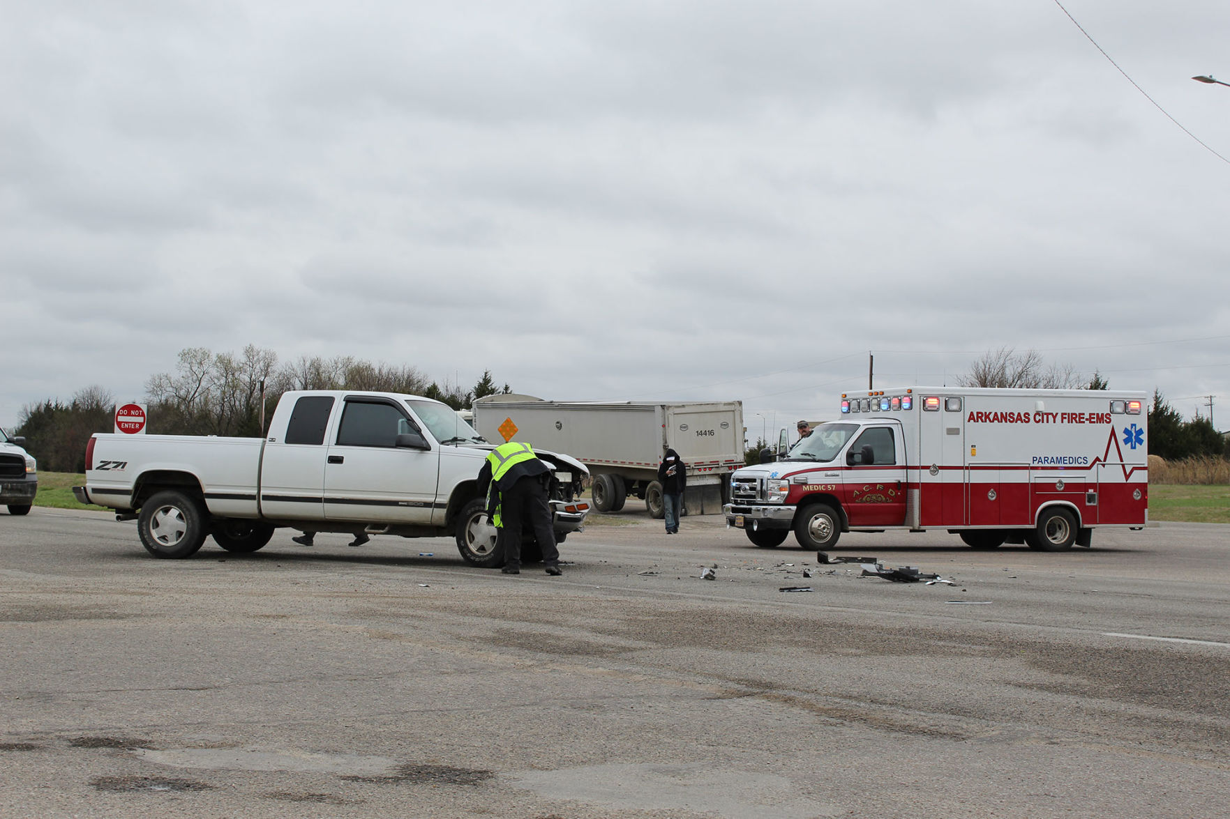 No injuries in highway accident north of Ark City